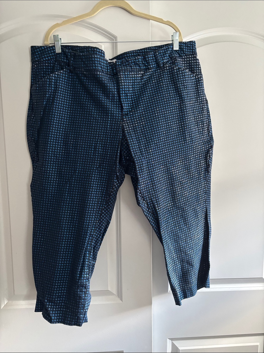 Old Navy Navy Blue Patterned Cropped Pants